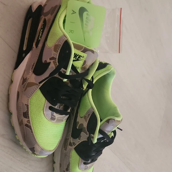 Nike Men' Air Max Camo Neon Green Sneakers - Picture 2 of 8